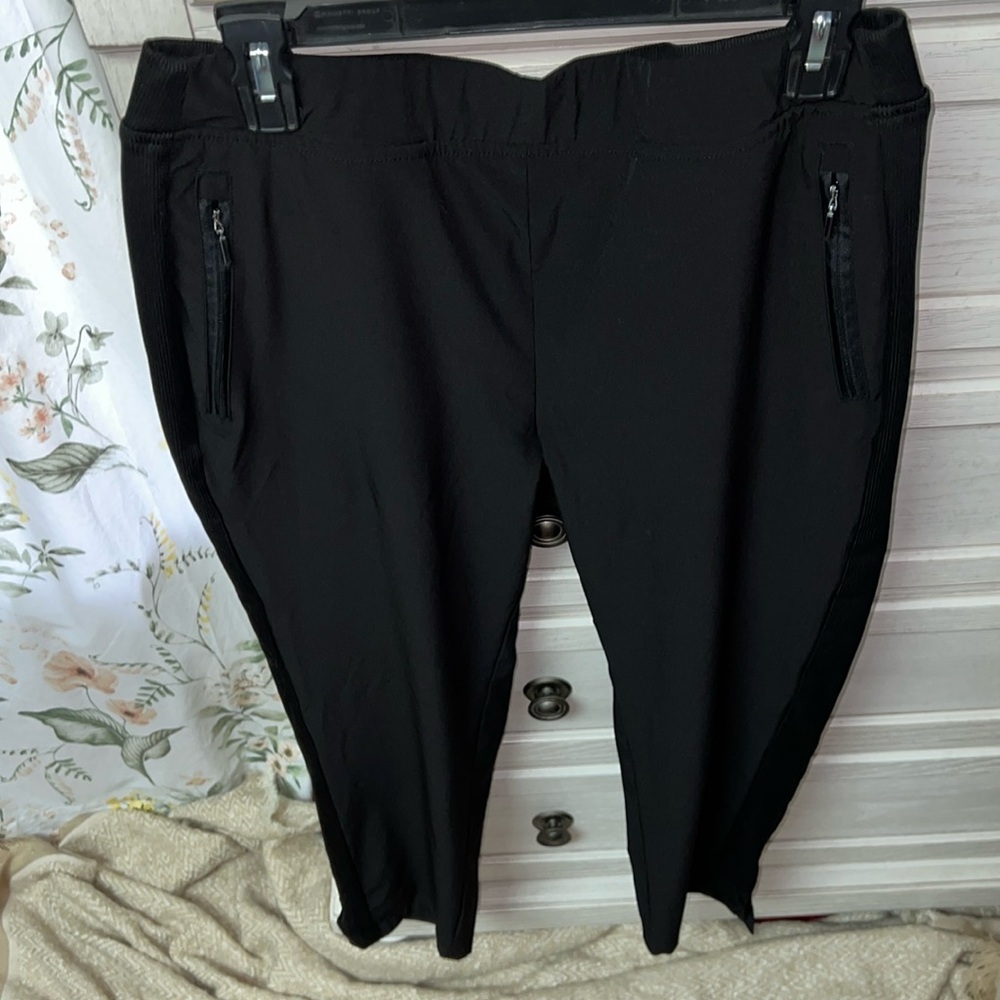 Chico’s Zenergy pants, Sz 1.5( 10-M), worn once, black